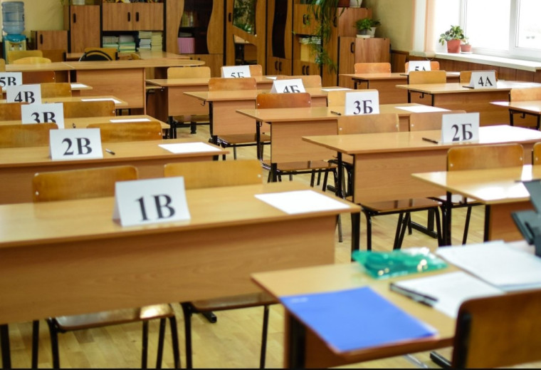 "Выпускники 11 классов пересдадут ЕГЭ".
